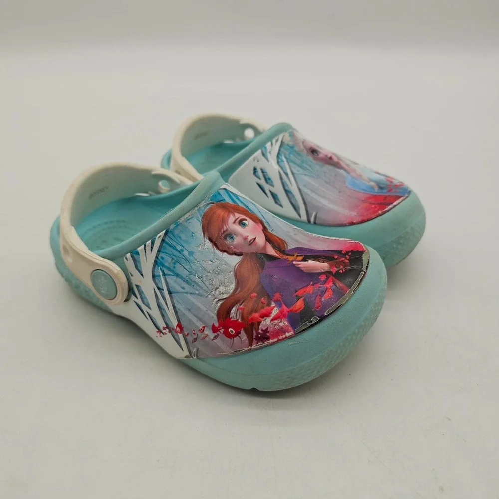 Toddler girl Crocs Disney  Frozen 2 Size 8 shoes